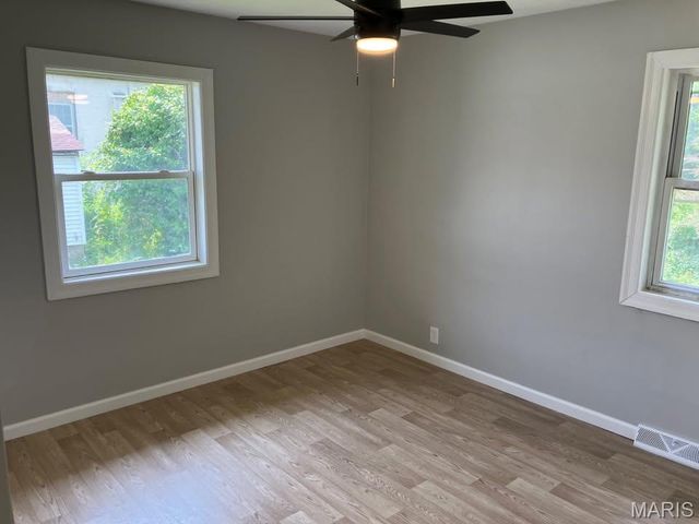 983 Riley Avenue, Alton, IL 62002