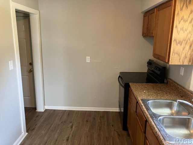 983 Riley Avenue, Alton, IL 62002