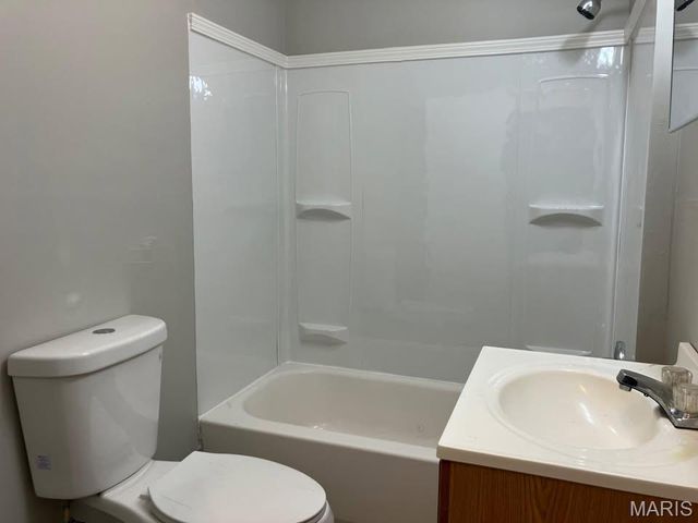 983 Riley Avenue, Alton, IL 62002