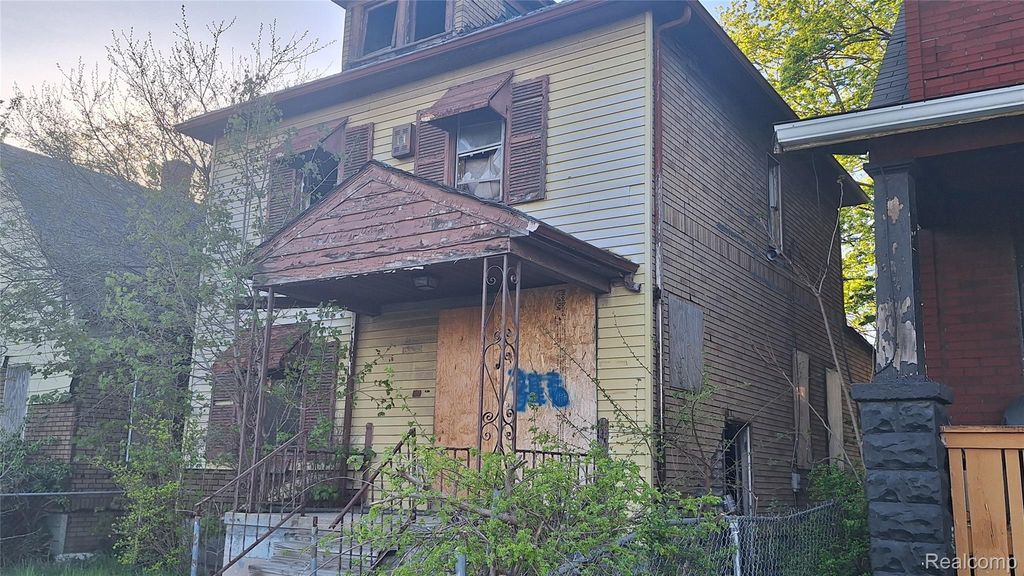 352 HIGHLAND Street, Highland Park, MI 48203