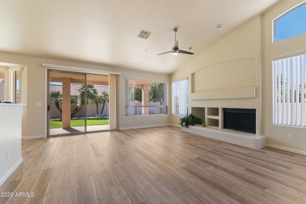 Image 12 of property listing at 10023 E JANICE Way, Scottsdale, AZ 85260