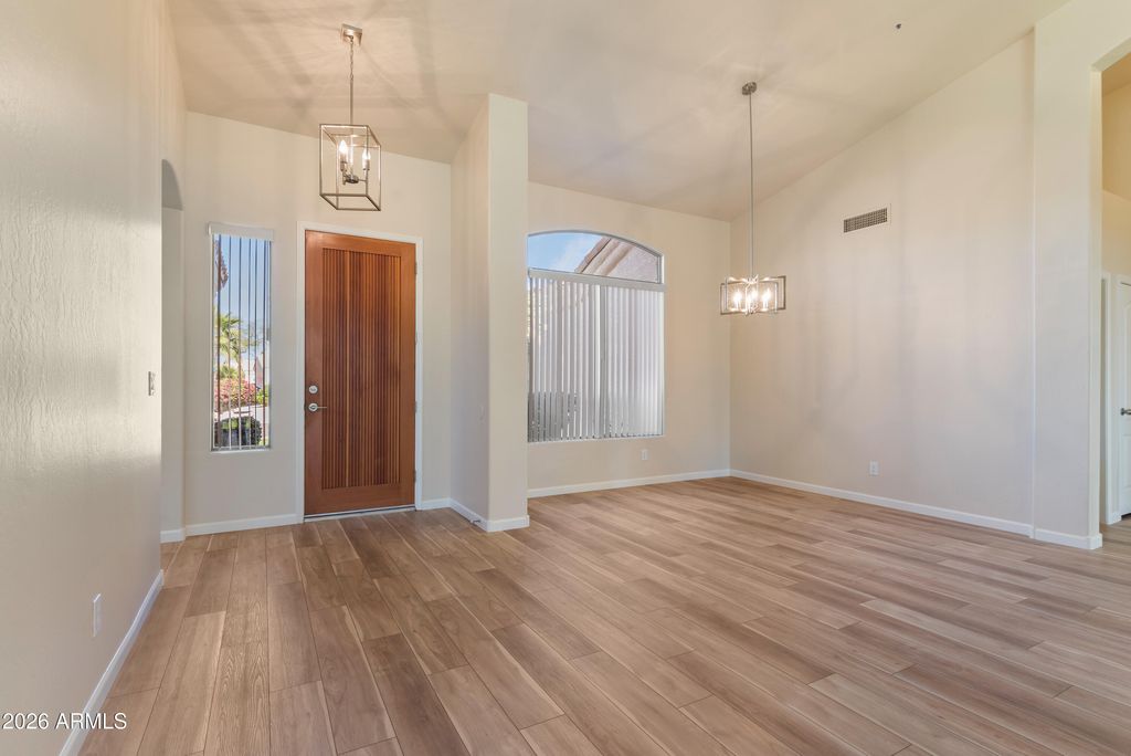 Image 2 of property listing at 10023 E JANICE Way, Scottsdale, AZ 85260