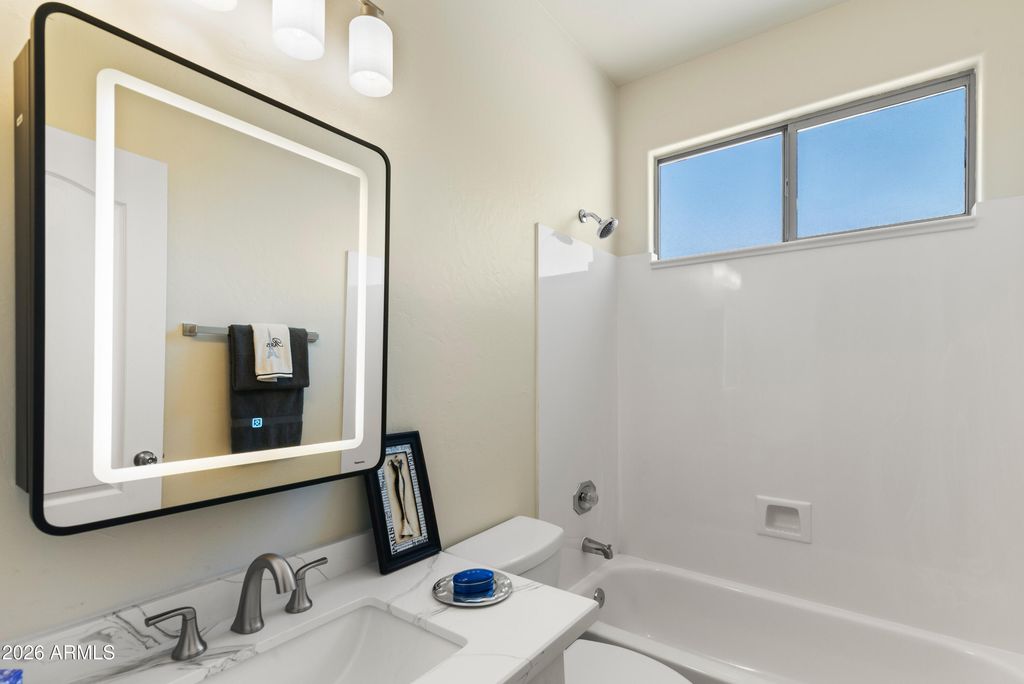 Image 20 of property listing at 10023 E JANICE Way, Scottsdale, AZ 85260