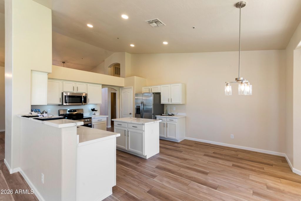 Image 7 of property listing at 10023 E JANICE Way, Scottsdale, AZ 85260