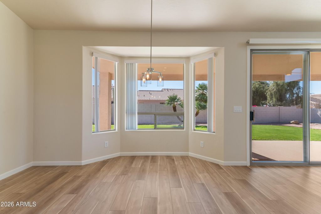 Image 8 of property listing at 10023 E JANICE Way, Scottsdale, AZ 85260