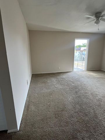 4800 NW 24th Court D214, Lauderdale Lakes, FL 33313