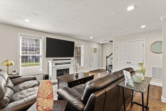 2 Milenas Path 2, Middleboro, MA 02346