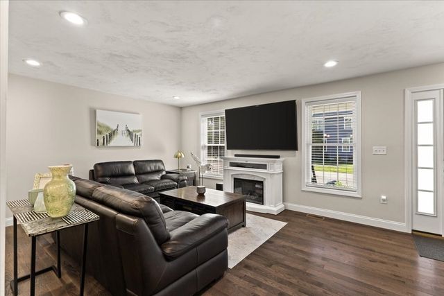 2 Milenas Path 2, Middleboro, MA 02346