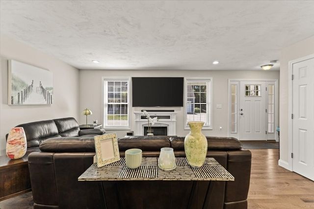 2 Milenas Path 2, Middleboro, MA 02346