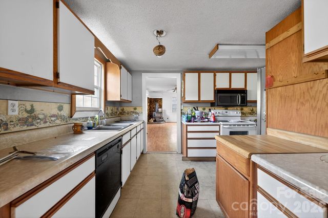 44 Dragonfly Lane, Whittier, NC 28789