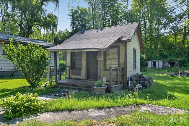 44 Dragonfly Lane, Whittier, NC 28789