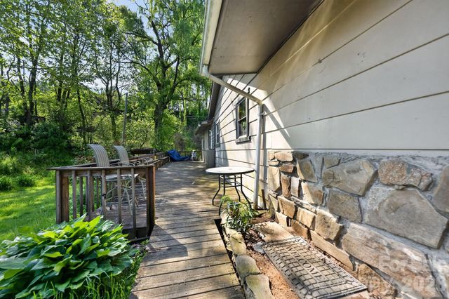 44 Dragonfly Lane, Whittier, NC 28789