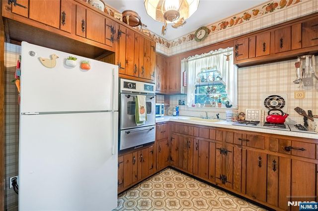 156 Cedar Avenue, Hackensack, NJ 07601