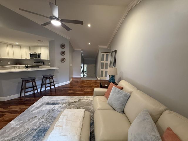 5560 Coach House Cir C, Boca Raton, FL 33486