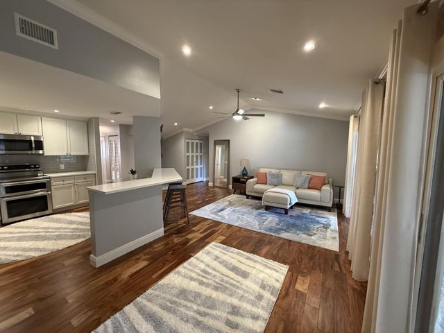 5560 Coach House Cir C, Boca Raton, FL 33486