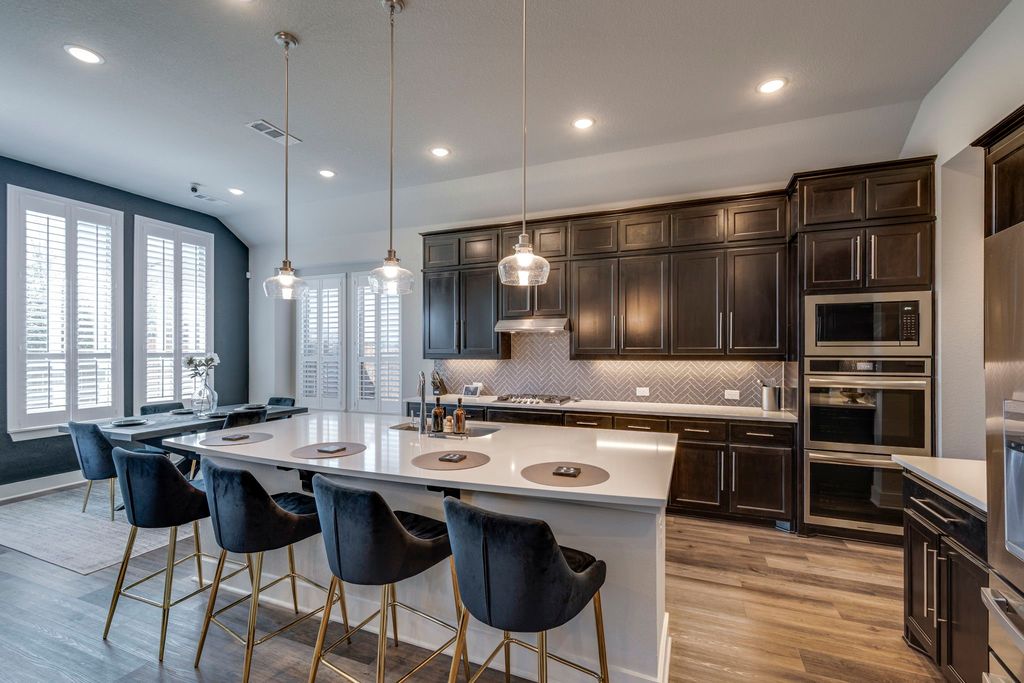 512 Country Meadows Boulevard, Waxahachie, TX 75165