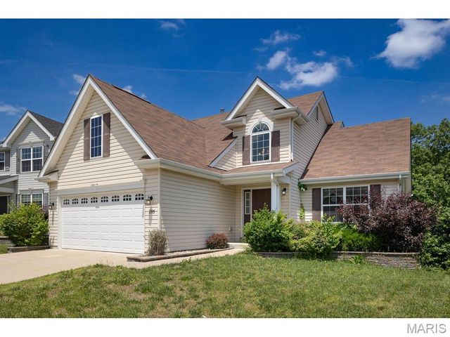 255 Winding Bluffs Court, Fenton, MO 63026