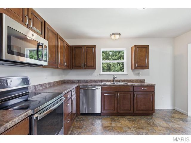 255 Winding Bluffs Court, Fenton, MO 63026