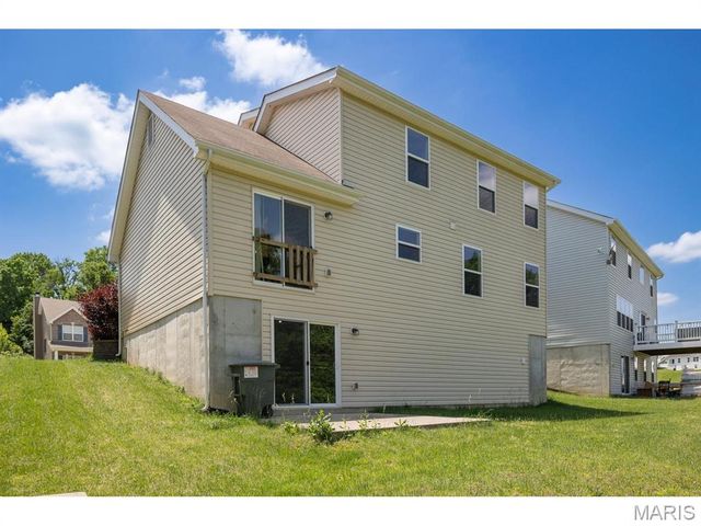 255 Winding Bluffs Court, Fenton, MO 63026