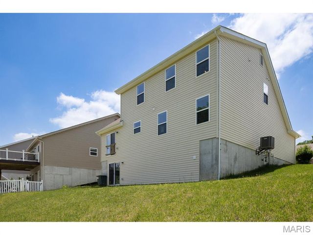 255 Winding Bluffs Court, Fenton, MO 63026