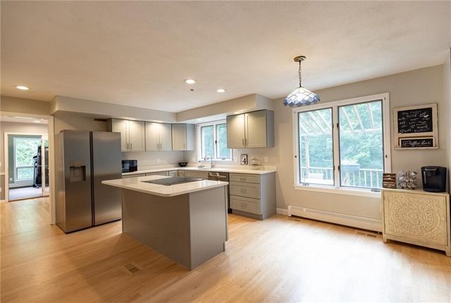 20 Lincoln Drive, North Smithfield, RI 02896
