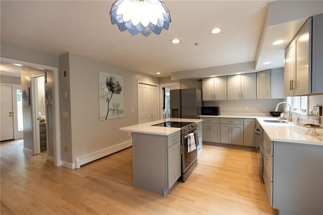 20 Lincoln Drive, North Smithfield, RI 02896