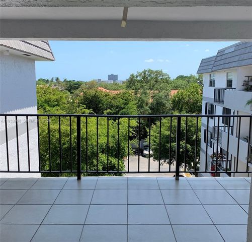 8950 NE 8th Ave 506, Miami, FL 33138