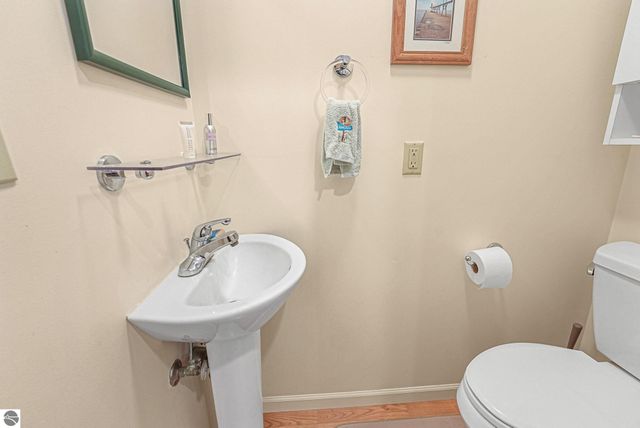 100 Maple Avenue, Frankfort, MI 49635