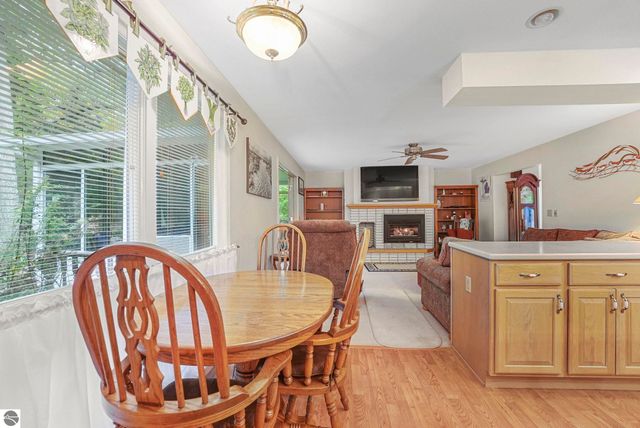 100 Maple Avenue, Frankfort, MI 49635