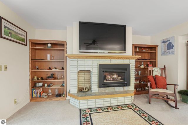 100 Maple Avenue, Frankfort, MI 49635