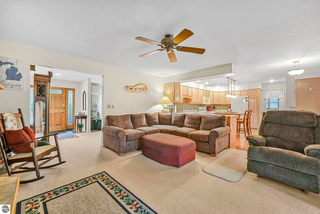 100 Maple Avenue, Frankfort, MI 49635