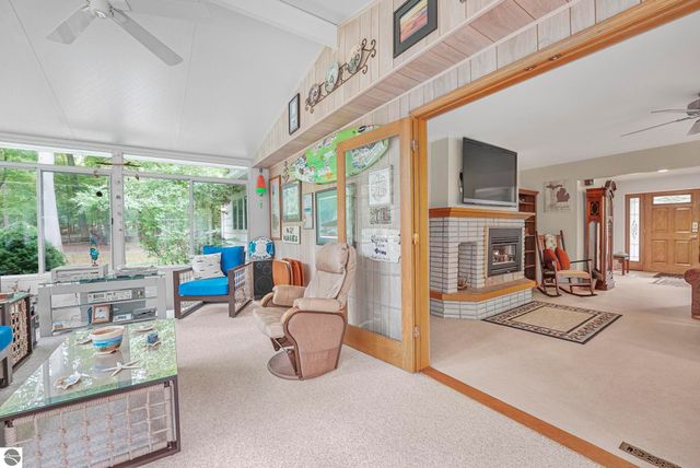 100 Maple Avenue, Frankfort, MI 49635