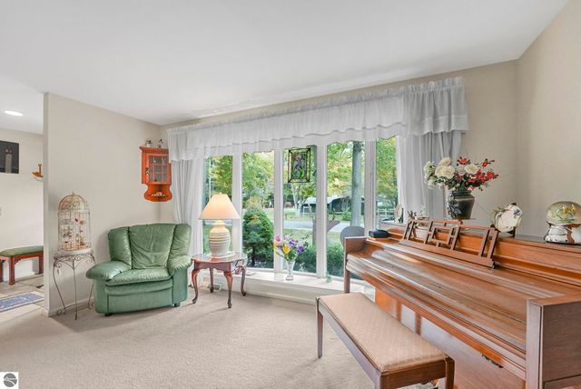 100 Maple Avenue, Frankfort, MI 49635