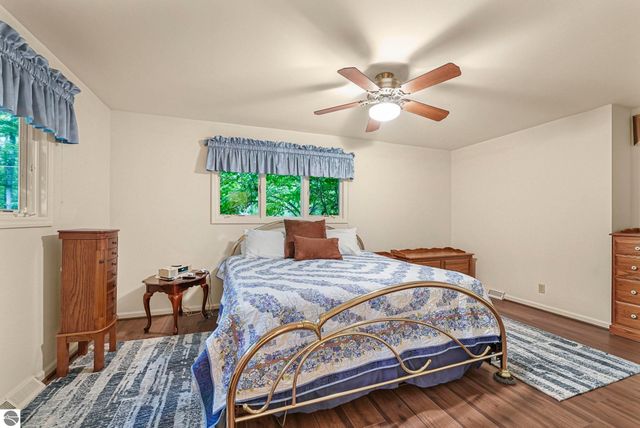 100 Maple Avenue, Frankfort, MI 49635