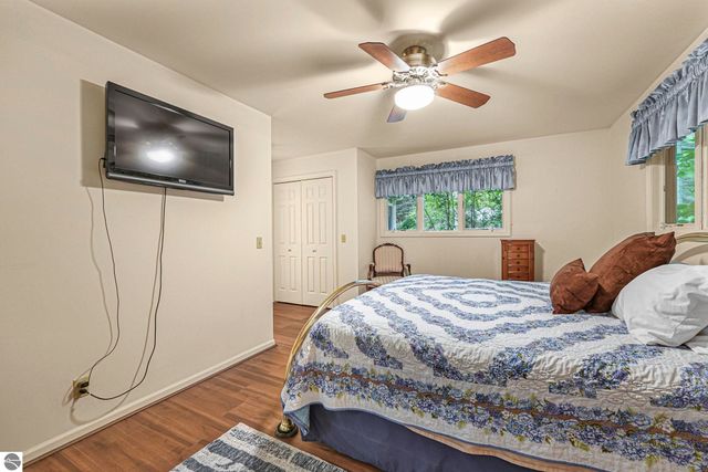 100 Maple Avenue, Frankfort, MI 49635