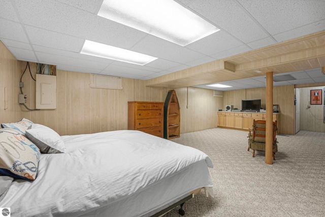 100 Maple Avenue, Frankfort, MI 49635