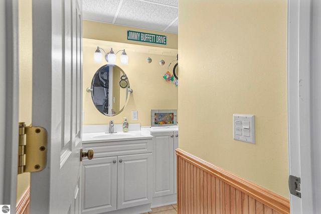 100 Maple Avenue, Frankfort, MI 49635