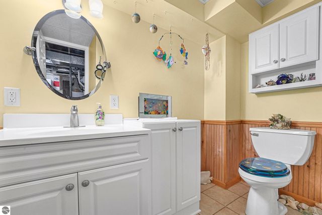 100 Maple Avenue, Frankfort, MI 49635