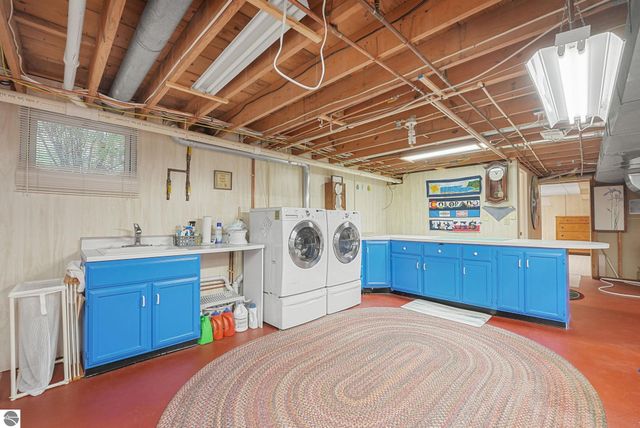 100 Maple Avenue, Frankfort, MI 49635