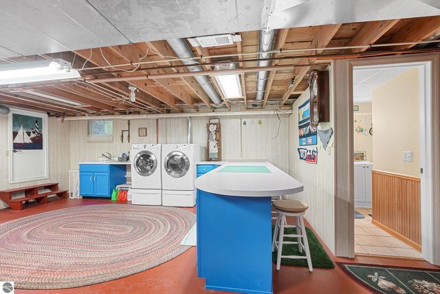 100 Maple Avenue, Frankfort, MI 49635