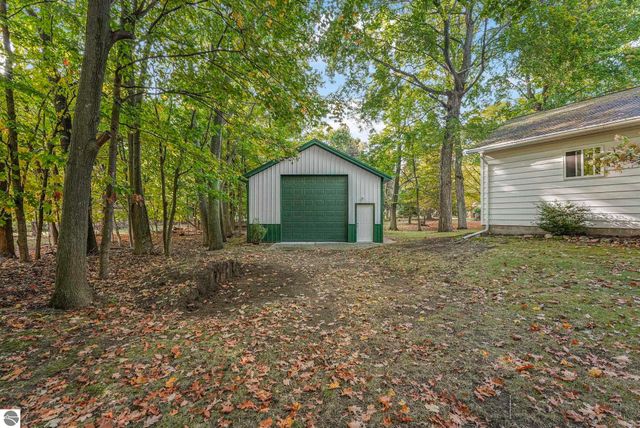 100 Maple Avenue, Frankfort, MI 49635