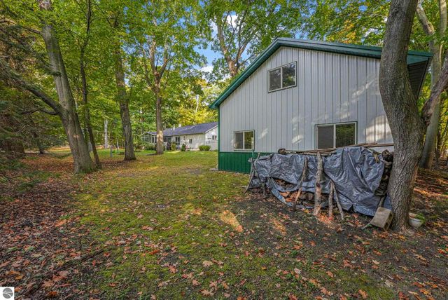 100 Maple Avenue, Frankfort, MI 49635