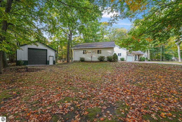 100 Maple Avenue, Frankfort, MI 49635