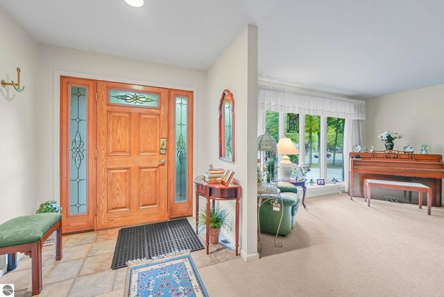 100 Maple Avenue, Frankfort, MI 49635