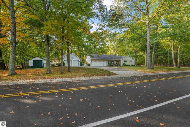 100 Maple Avenue, Frankfort, MI 49635