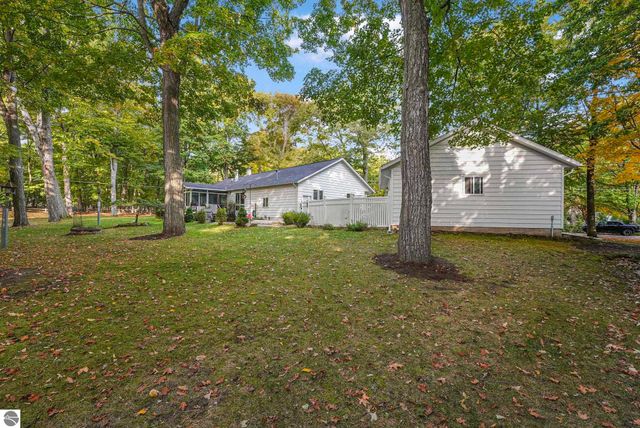 100 Maple Avenue, Frankfort, MI 49635