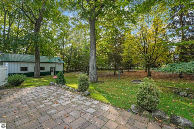 100 Maple Avenue, Frankfort, MI 49635