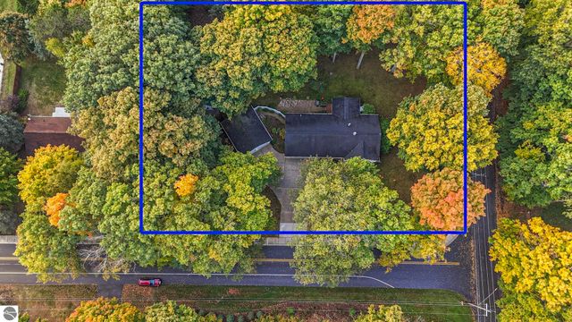 100 Maple Avenue, Frankfort, MI 49635