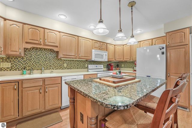 100 Maple Avenue, Frankfort, MI 49635