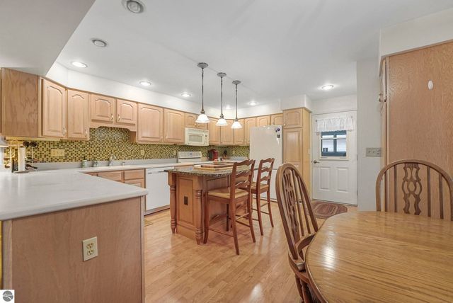 100 Maple Avenue, Frankfort, MI 49635